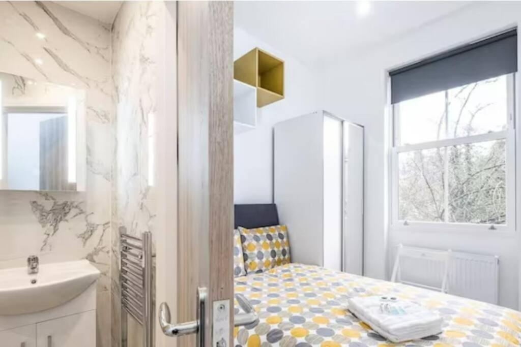 Great Location Service And Stay Double Ensuite Room With Shared Kitchen- 5Mins Walk From Tufnell Park 런던 외부 사진