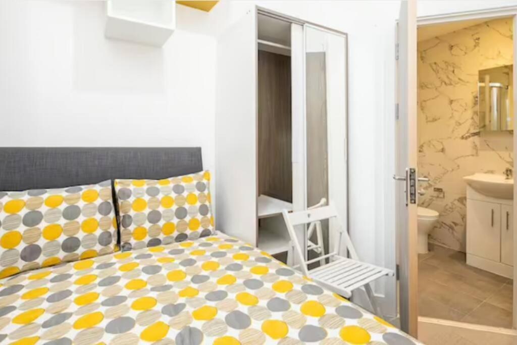 Great Location Service And Stay Double Ensuite Room With Shared Kitchen- 5Mins Walk From Tufnell Park 런던 외부 사진